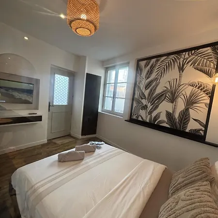 A L'angle Du Vieux Marche *